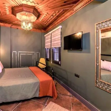 Sunset Boutique 3*