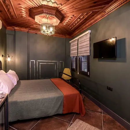 Sunset Boutique 3*