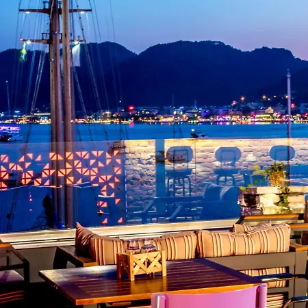 Sunset Boutique 3*